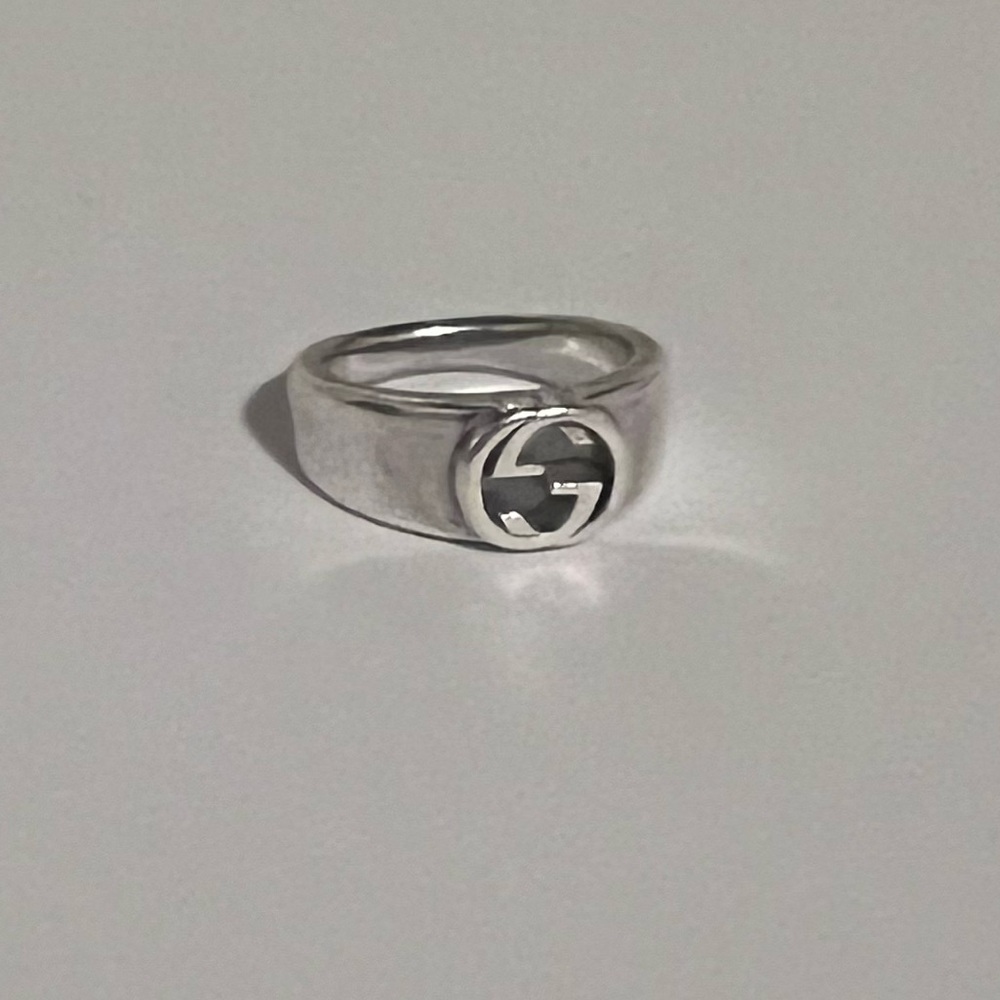 Gucci ring